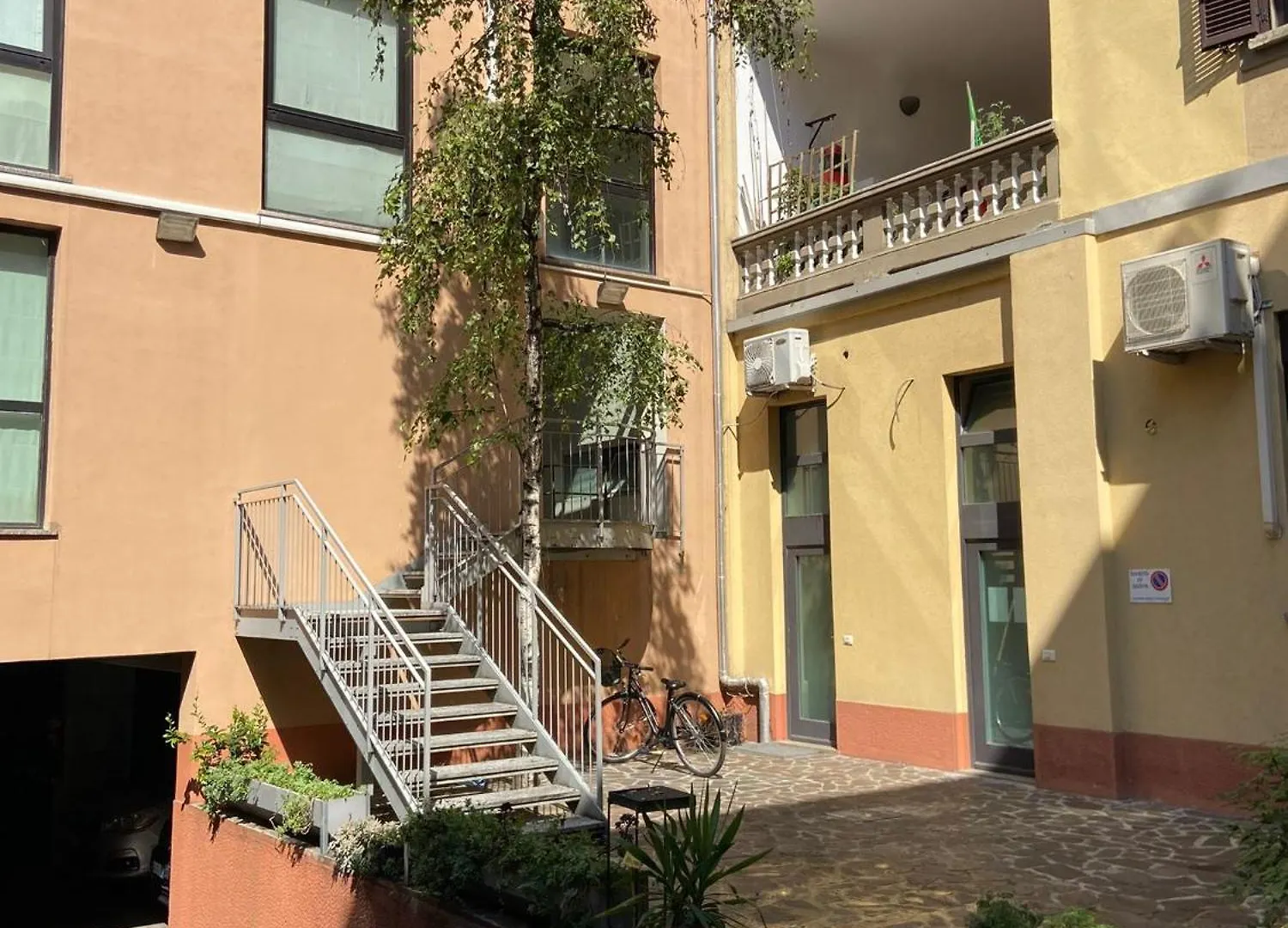 Regina Milano In Pezzotti - Parking Car Apartment 0*, Milan Italy