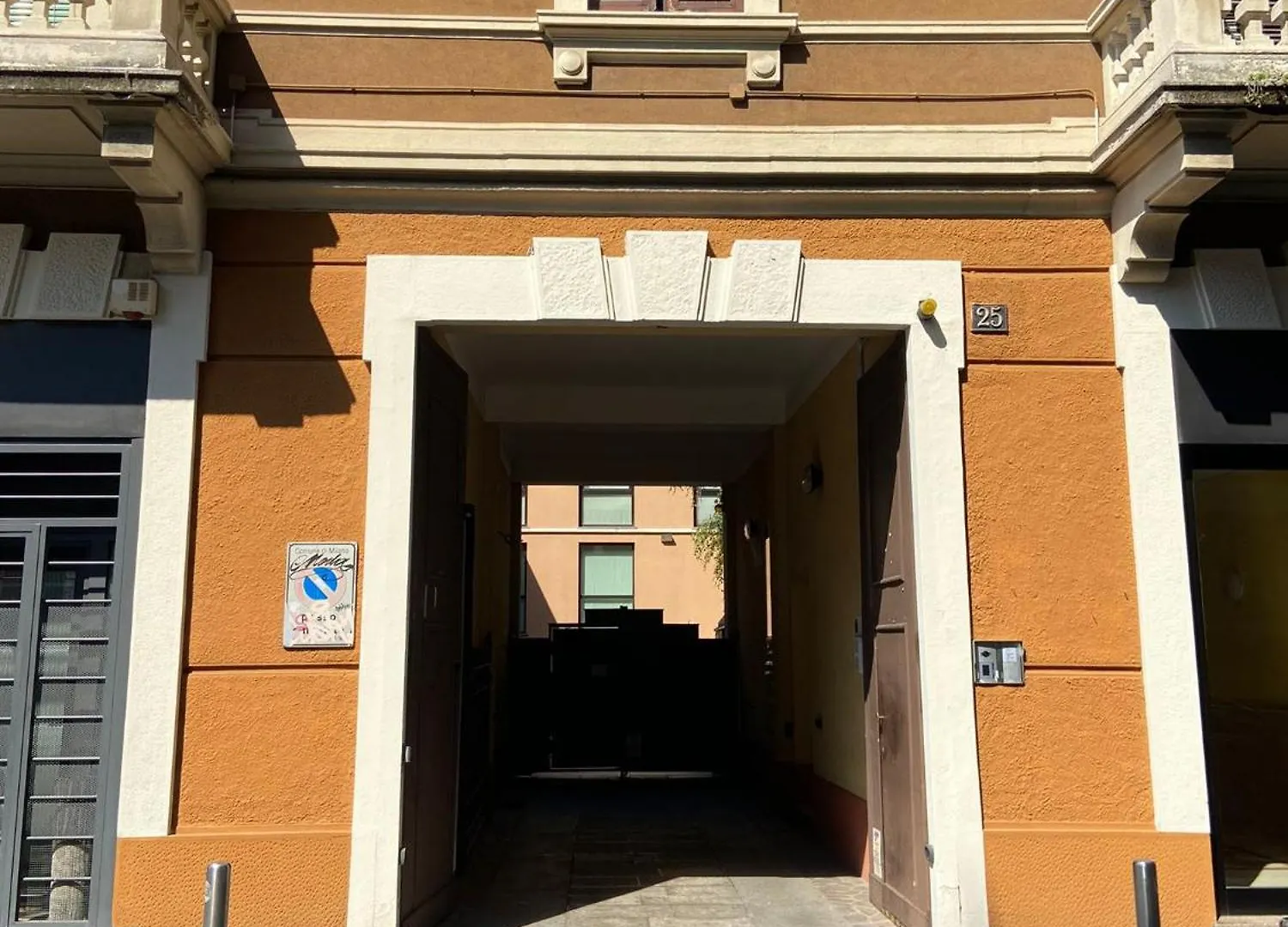 Regina Milano In Pezzotti - Parking Car Apartment