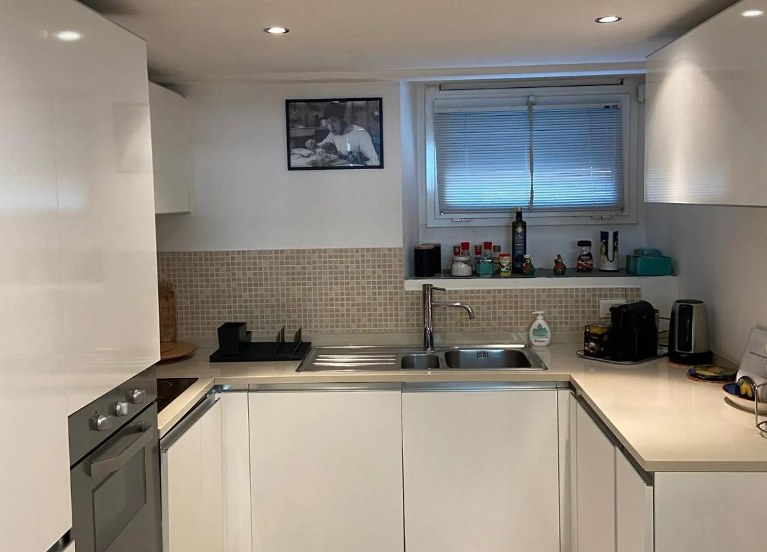 Regina Milano In Pezzotti - Parking Car Apartment Italy