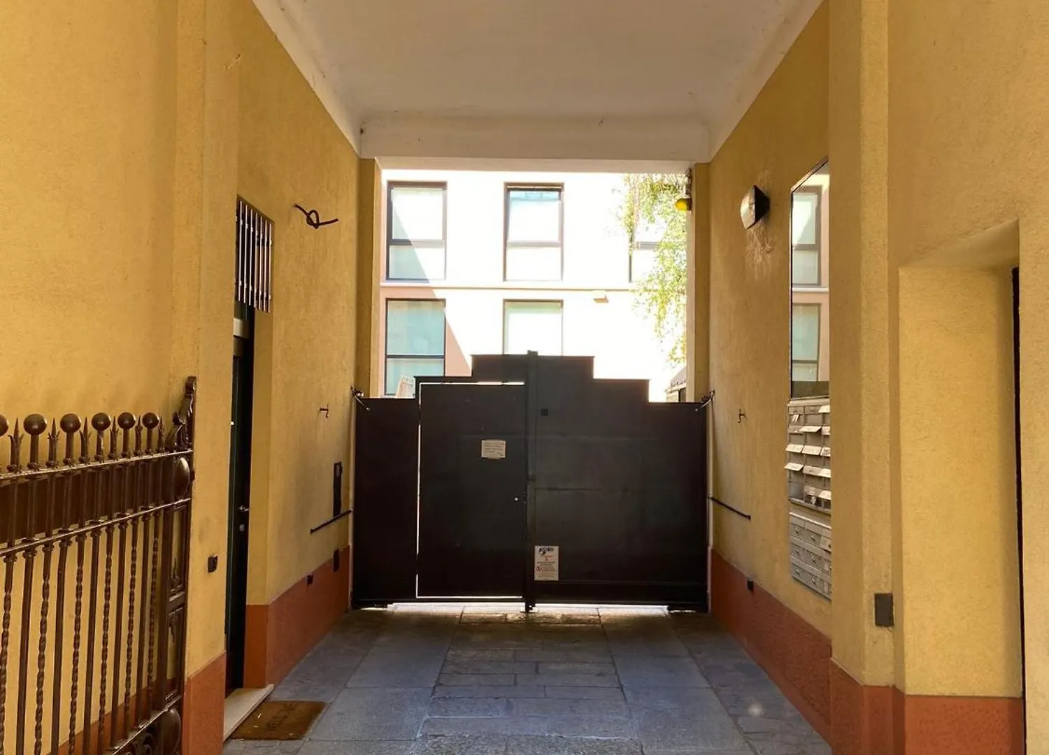 Regina Milano In Pezzotti - Parking Car Apartment